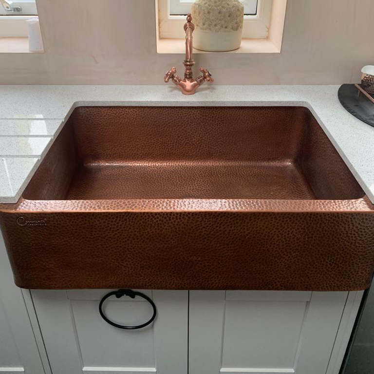 https://www.copperbathtubsonline.com/wp-content/uploads/2022/05/Single-Bowl-Copper-Kitchen-Sink-Front-Apron-Hammered-Antique-Finish-4.jpg